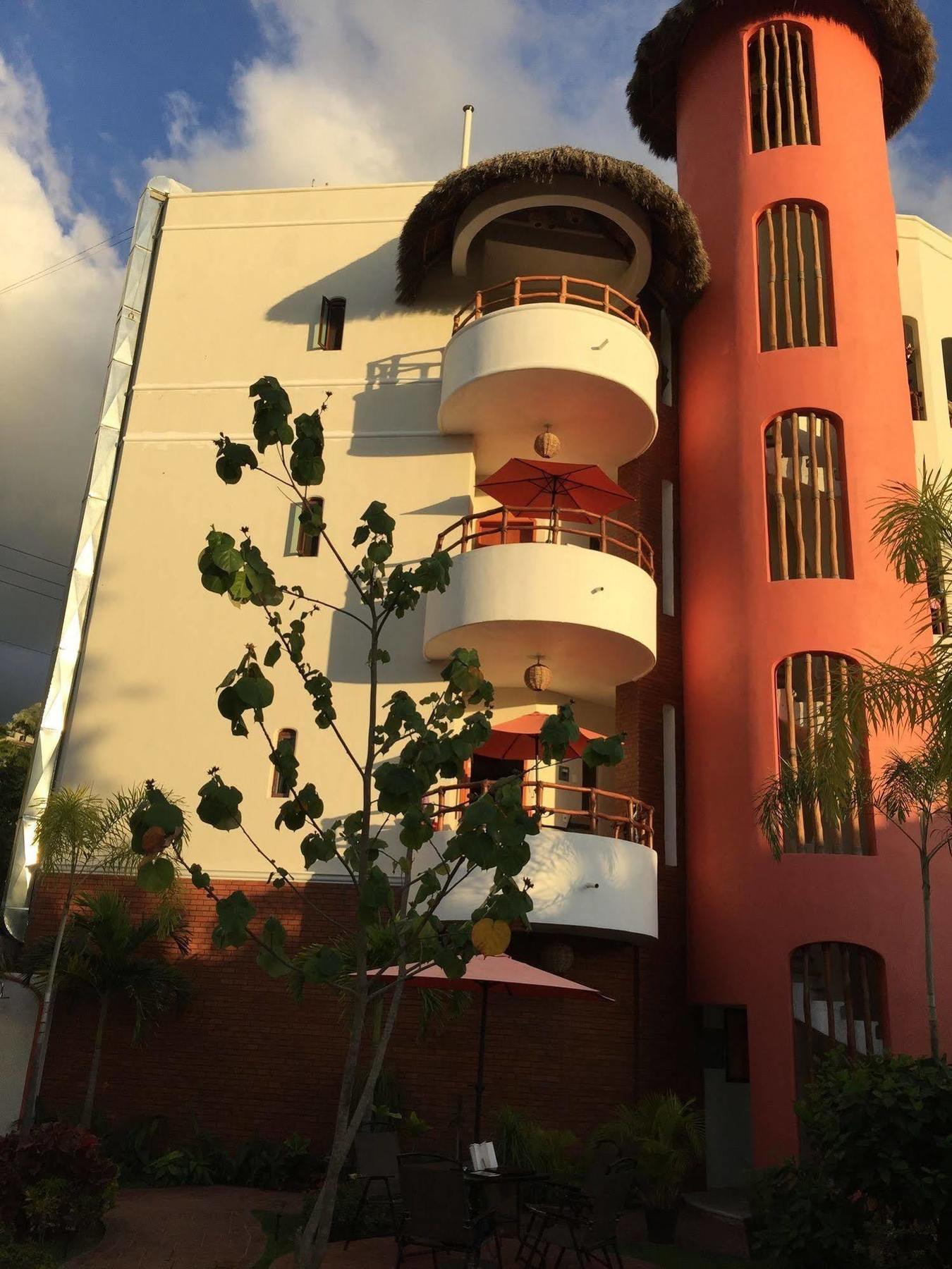 Hotel Y Suites Los Encantos Sayulita Eksteriør billede